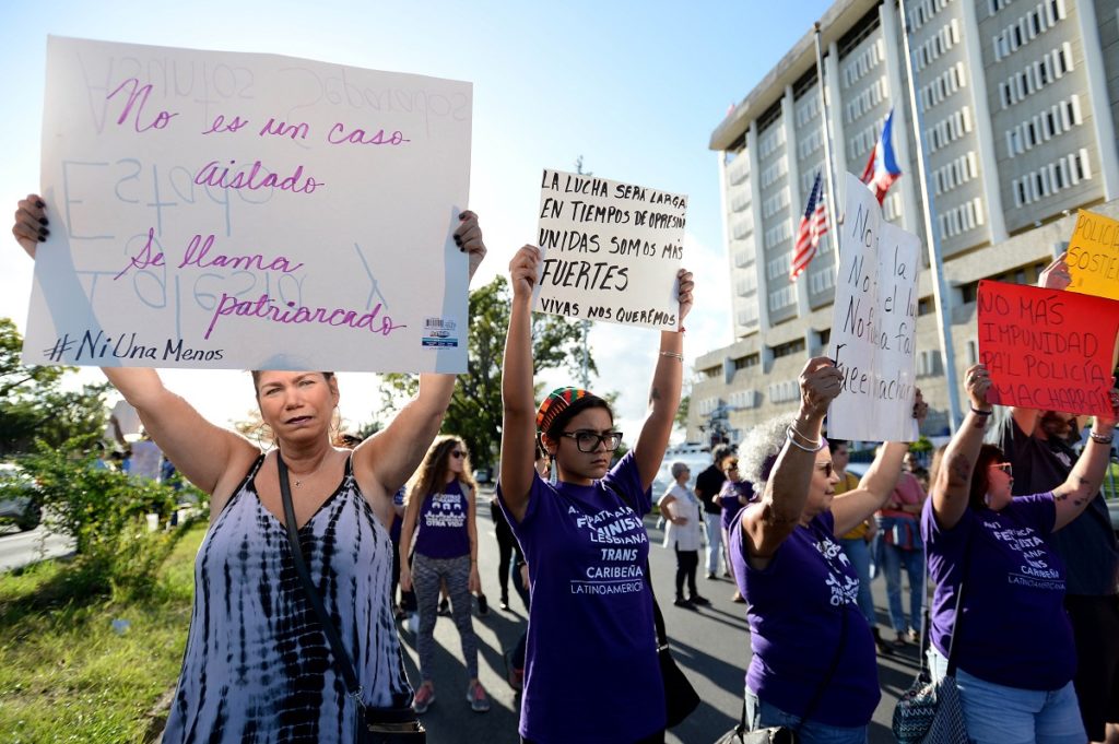 Protesta de la Colectiva Feminista en Construcción frente al Cuartel General de la Policía