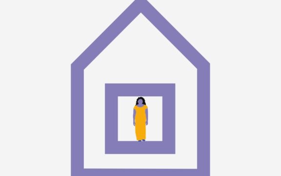 Mujer confinada en su hogar