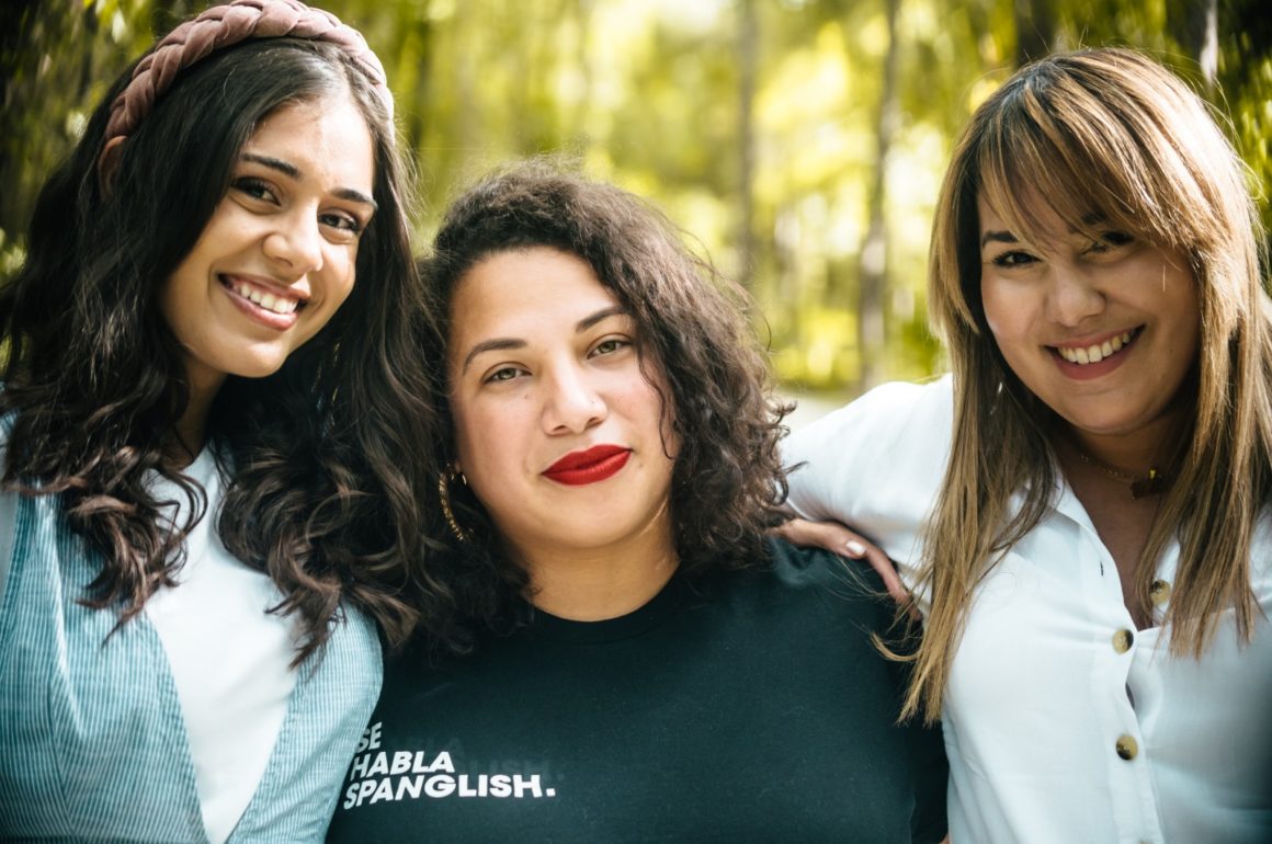 Tres puertorriqueñas conversan todos los sábados de feminismo, balance y justicia por La Mega 97.1 FM, en Orlando, Florida, en Jevas Combativas.