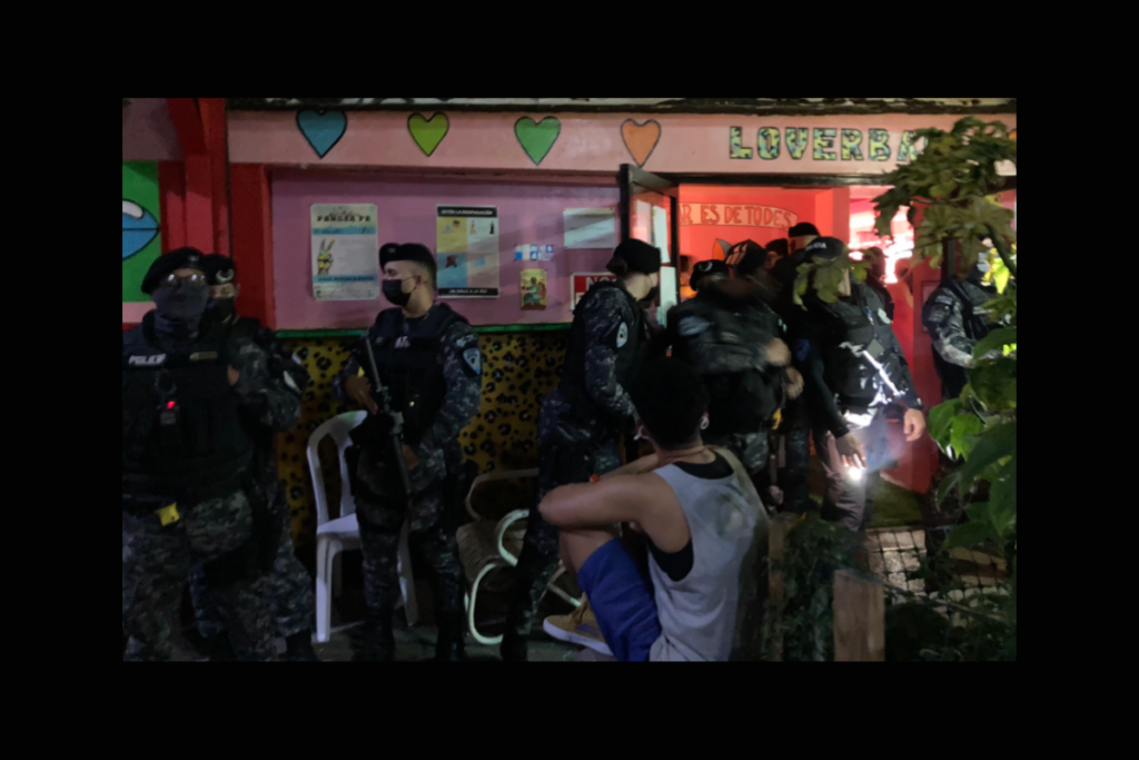 Intervención de la Policía Municipal de San Juan en Loverbar