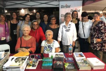 Feministas junto a María Dolores Fernós
